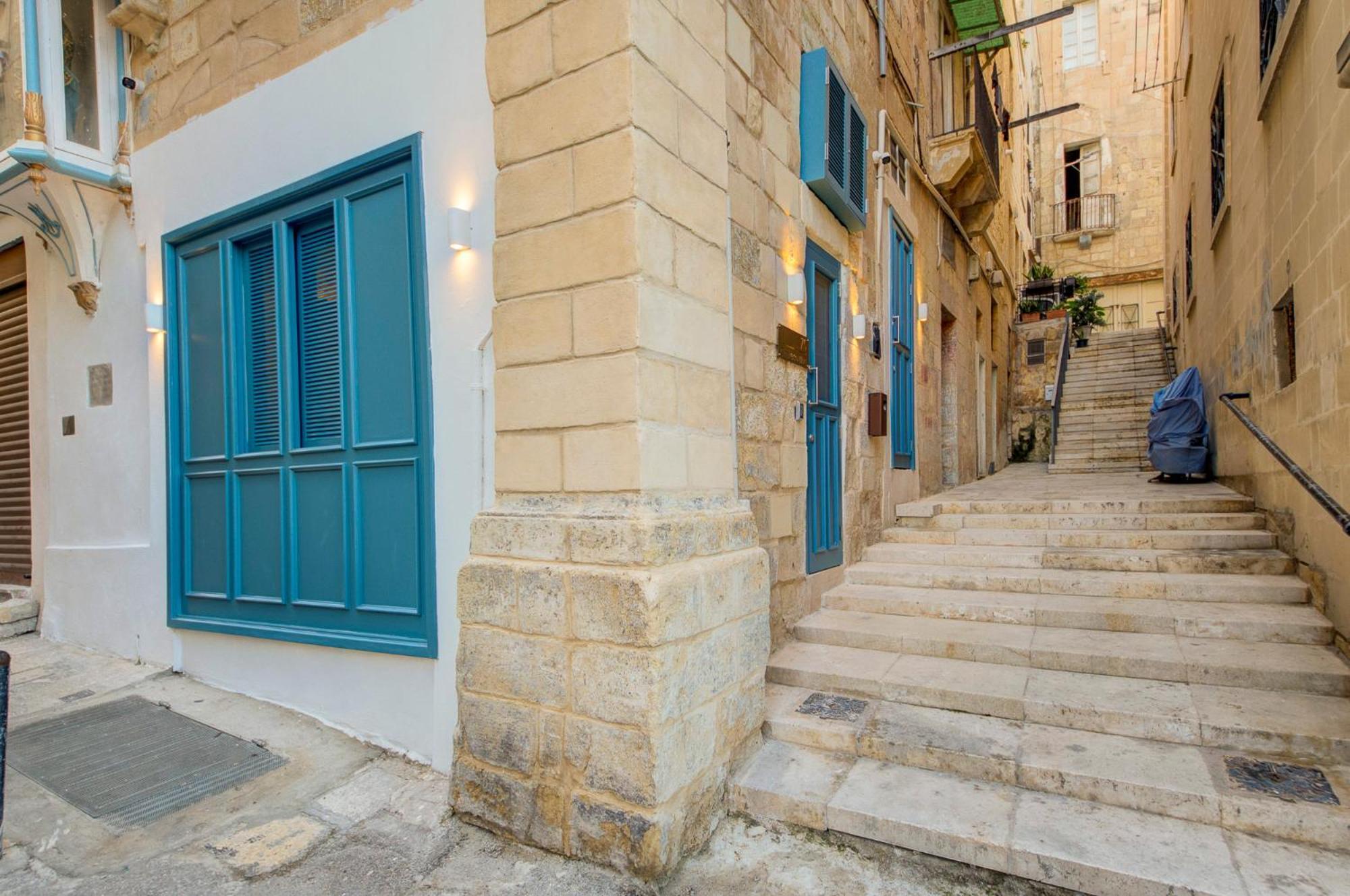 Chateau Blue * La Valette
