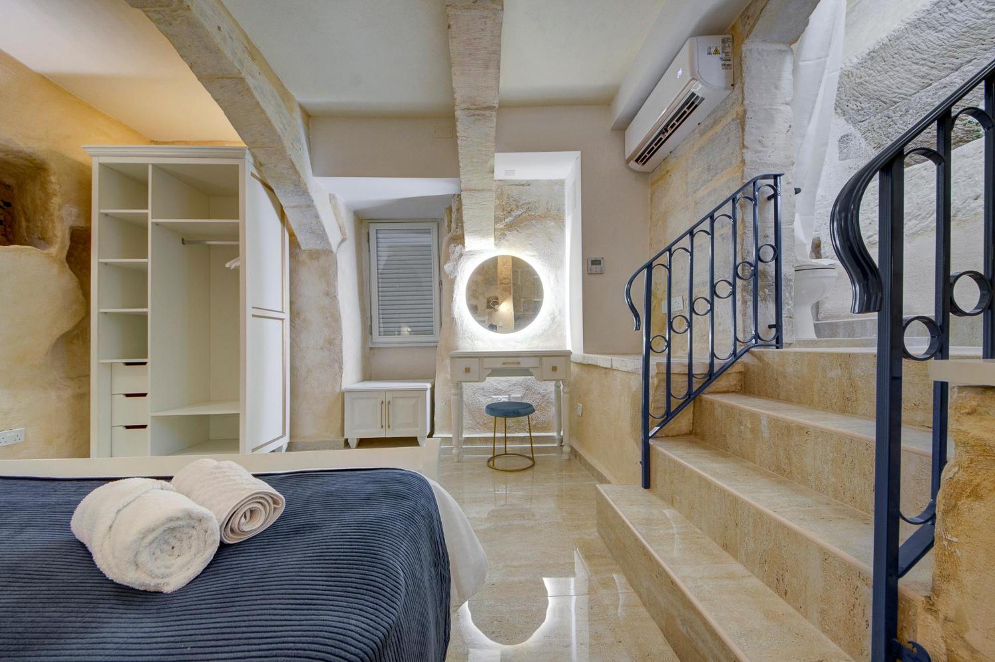 Chateau Blue * La Valette